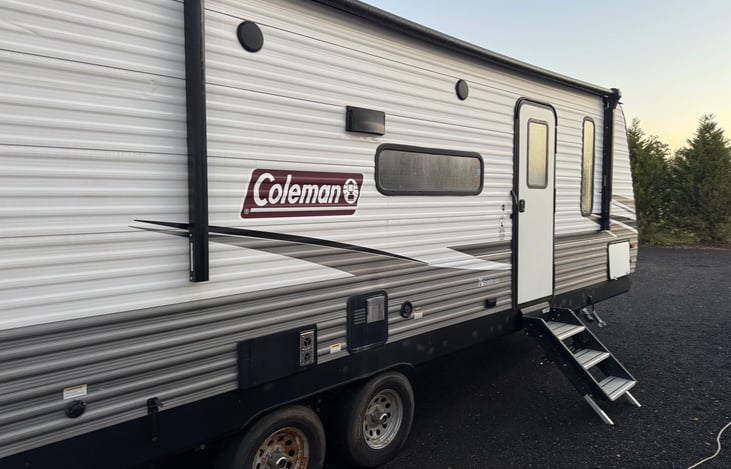 Camper is in like-new shape!