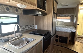 2015 Coachmen RV Freelander 22QB Ford 350