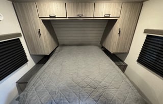 Delivery Only** Room for the entire family!!