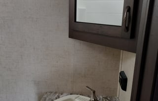 2020  DELLA TERRA 28 KRD,  34 FOOT SLEEPS 9