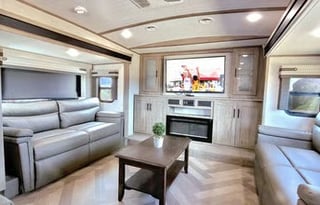 'Hilda' 2020 Wildwood Heritage Glen 378FL