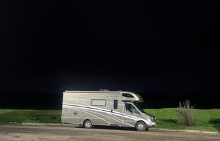 2022 Winnebago Navion 24D