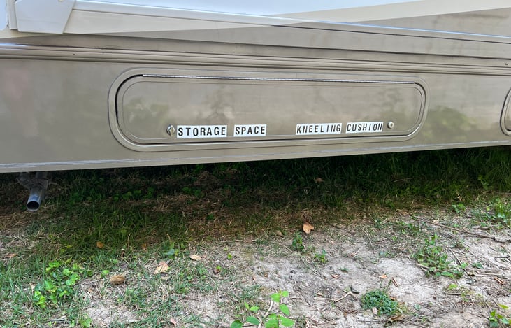 Storage space and cushion for kneeling on the ground… ( I’ve got old knees 🤷‍♂️)