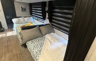 2022 Cherokee - Bring the kids!! Sleeps 9!!