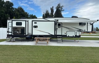 2023 Shasta Phoenix 367bh fifth wheel