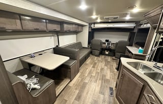 GET IN AND GO! 35' Class A 2020 Winnebago Vista
