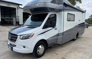 Easy driving 2021 Winnebago View 24D