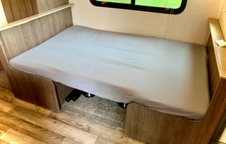 2019 Keystone Bunkhouse Sleeps 8! Family Friendly!