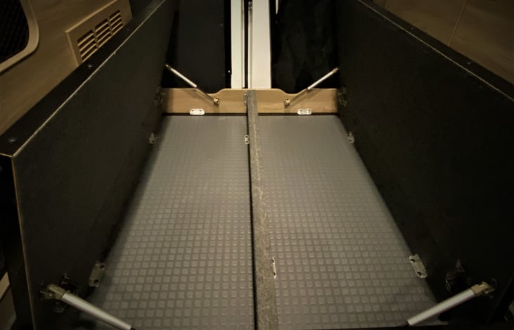 floor storage with L-track