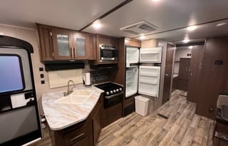 2020 Keystone Hideout 290LHS Sleeps 9