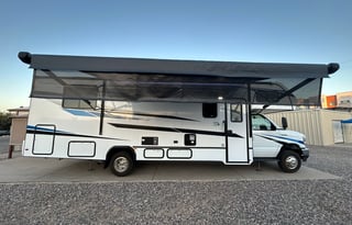 C-1 "Dragonfly" Luxury Class-C Camping!! Sleeps 7