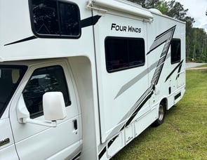 Thor Motor Coach Four Winds 25V