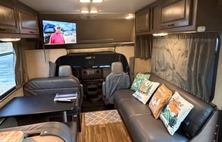 2019 Thor Motor Coach 28A Majestic
