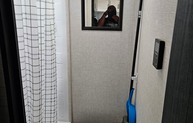 Bathroom
With shower