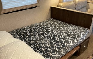 PERFECT Family RV Trailer Bunk House-PetsWelcome