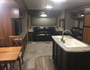 Prime Time RV Avenger 33RCI