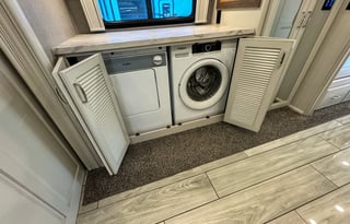 Holiday Rambler Luxury Coach /2 Full Baths & Bunks