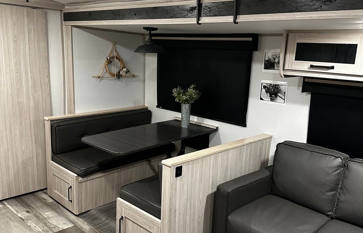 Dinnet that turns into a bed