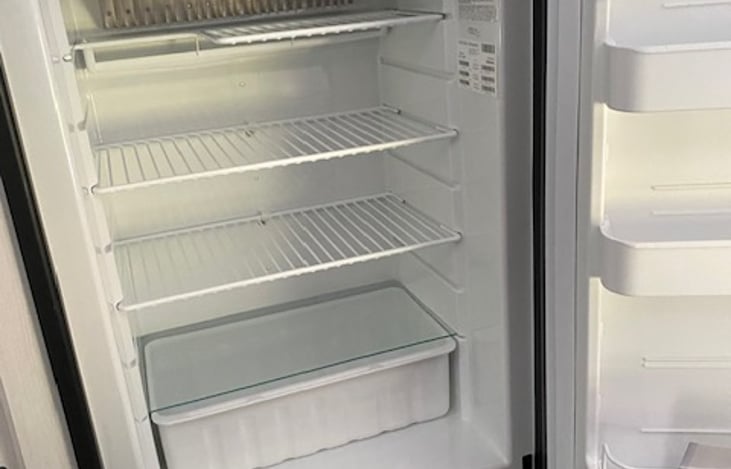 Refrigerator w/Freezer