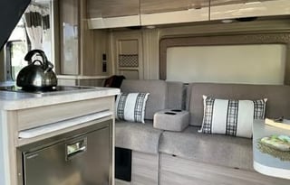 T2022 CONVENIENT & EASY TO DRIVE RV!!  SCOPE 18M
