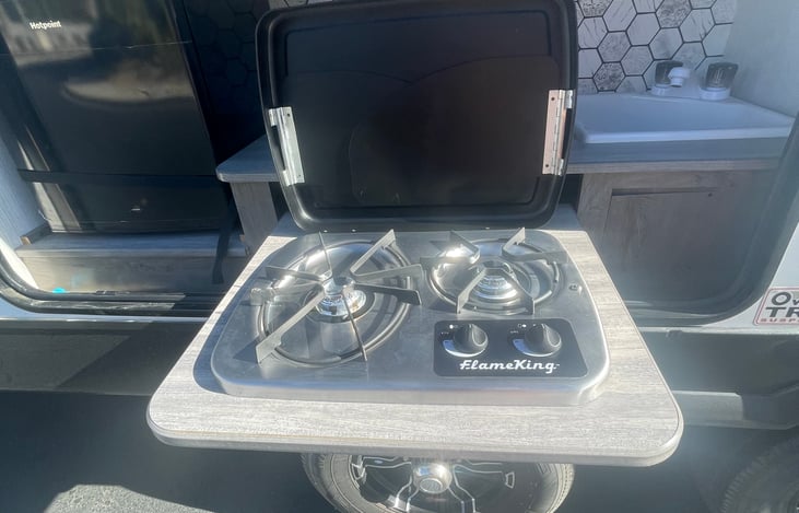 Outside pull out kitchenette with the mini fridge and sink