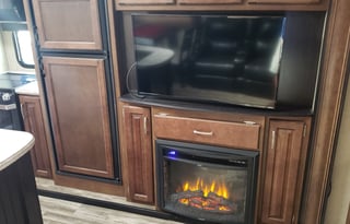 Spacious 2018 Grand Design Reflection Fifth Wheel