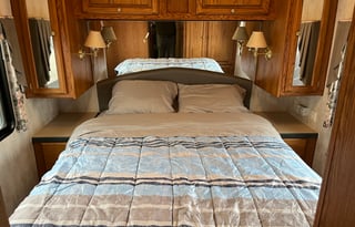 2000 Holiday Rambler Ambassador 34PBS