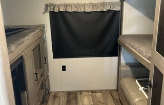 Outback | Large & Luxurious w/ Bunkhouse Sleeps 10