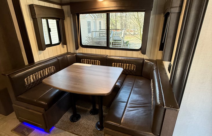 Nice comfy dinette that folds into a nice size bed