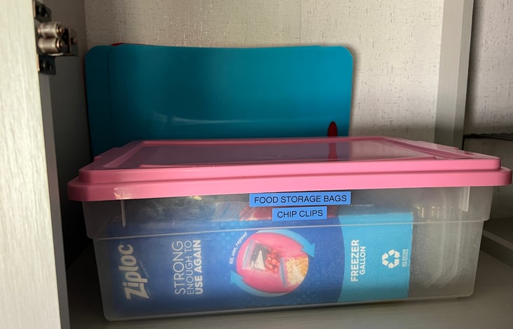 4 cutting boards, storage bags and chip clips are included.