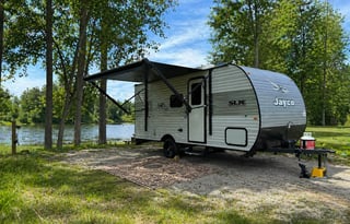 21ft Jayco • Easy tow • Fully Stocked • New Bed