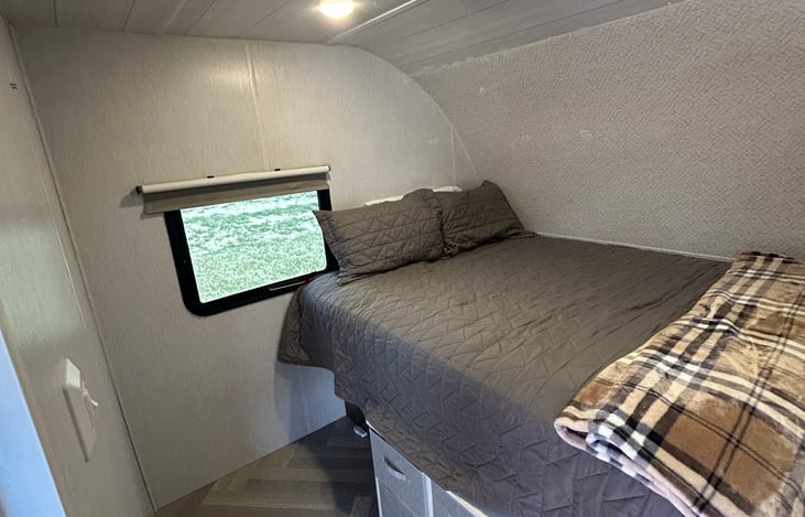 Master Bedroom with Queen size bed