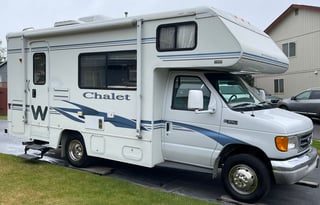 2004 Winnebago Chalet 22B