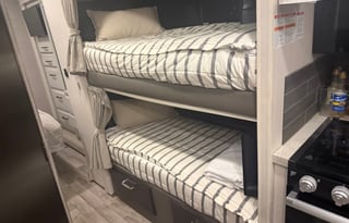 Lux Class C-Solar/Gen–Sleeps 8+, Free Wifi, PetsOK