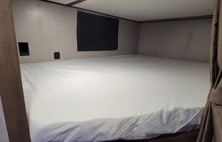 ♣Full size BUNKS♣Sleeps 6♣Private Queen master♣