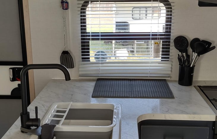 sink area in kitchen