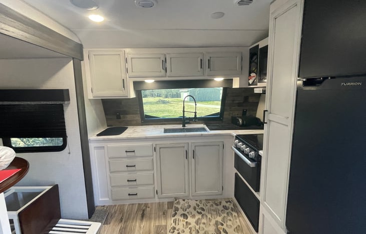 Large U-Shaped Kitchen with Counterspace GALORE