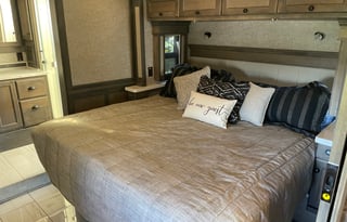 New luxury Tiffin rv for your next adventure!