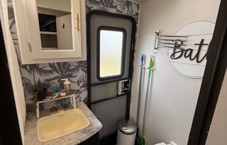 “Miami Vibe”, Family Friendly Resort on wheels!