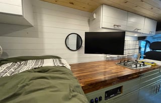 Off grid campervan with TV & ROOFTOP DECK