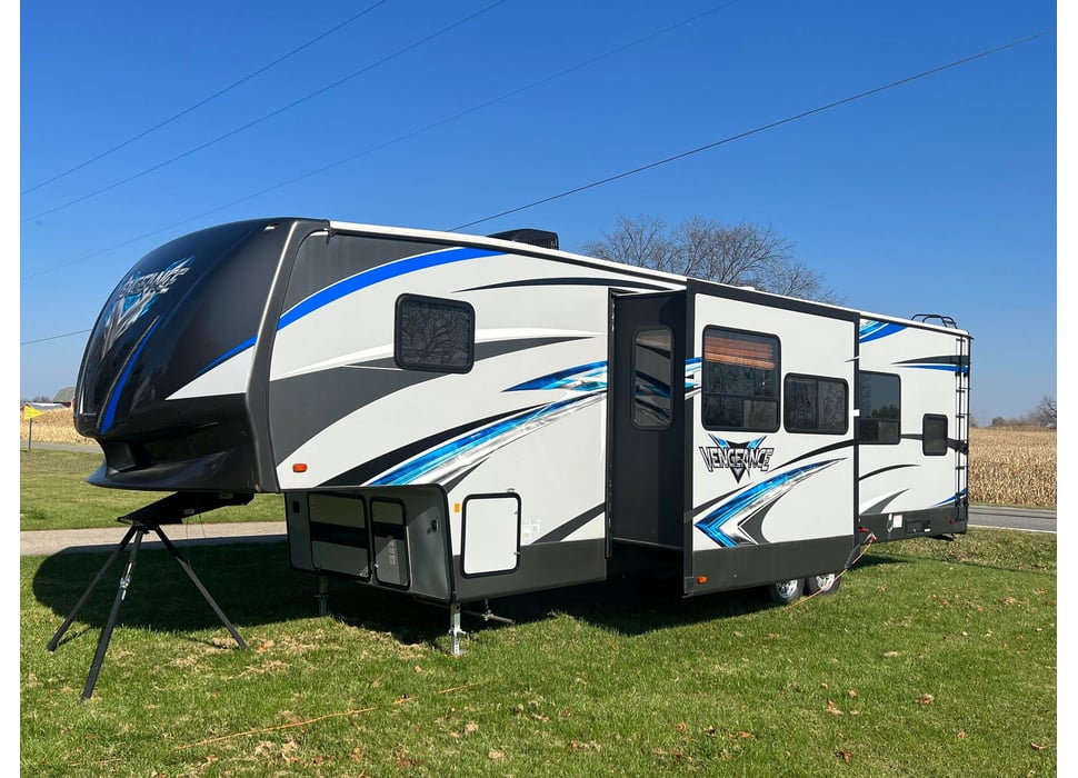 Fifth Wheel rentals in Grand Rapids
