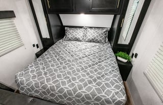 Luxury RV w/patio, Relax - bbq