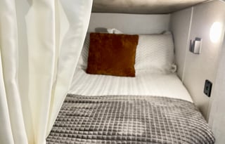 Luxurious, cozy glamper, outdoor kitchen + more!