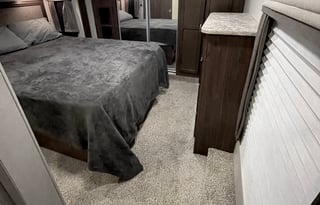 42ft Sundance 5th Wheel. Sleeps 10!