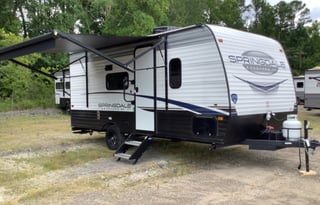 Light & Cozy Camper - Adventure Awaits!