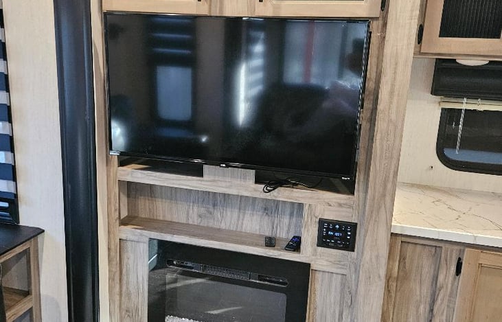 Entertainment center