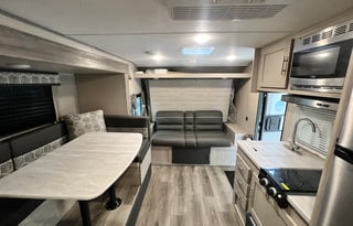 2022 Catalina Summit Series 7 184BHS DELIVERY ONLY