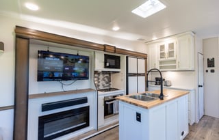 NEW & Fully Stocked! 3 Bed Bunkhouse, Sleeps 7