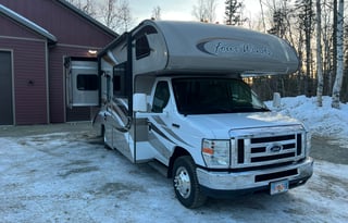 "Lucy" 2014 Thor Motor Coach Four Winds 26A