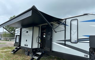 Scott & Shannon’s Cozy Camper